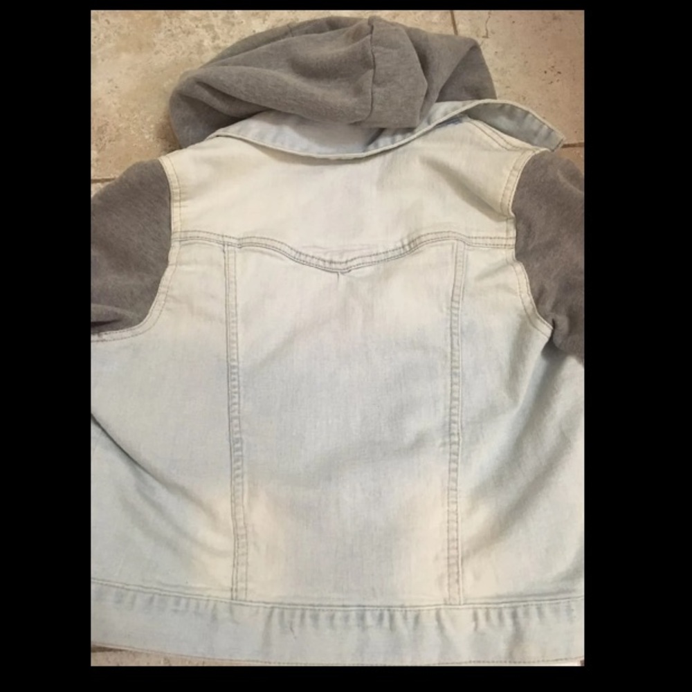 Cropped Jean Jacket - Picture 4 of 5